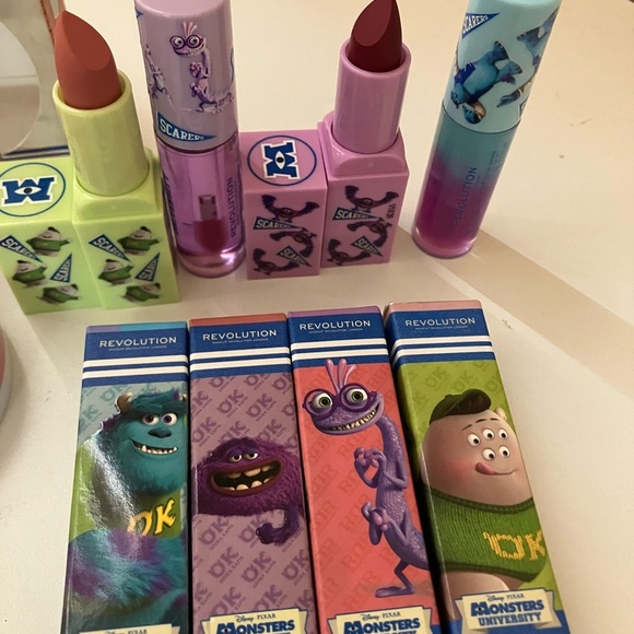 Disney Monsters University Pixar Revolution Limited Edition Make Up Bundle - Picture 11 of 12